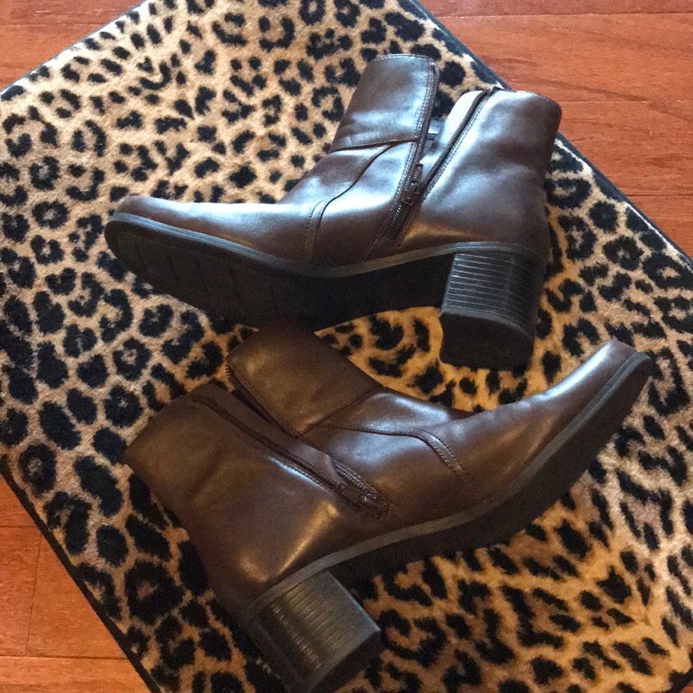 Leather Ankle boots 💕.  Size 8